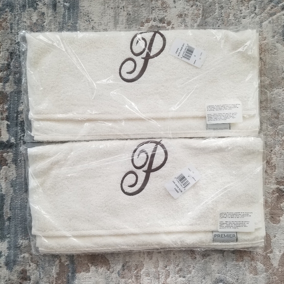 Avanti Premier Monogram Scripted "P" Towel Set - Picture 4 of 6